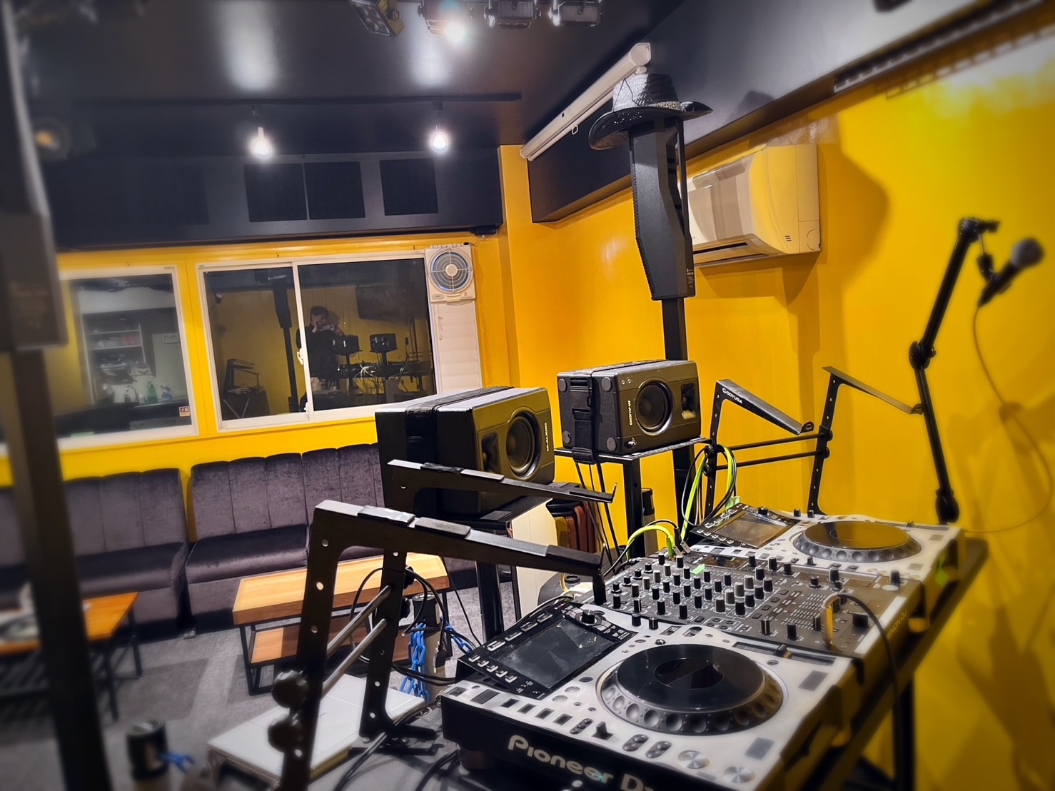 2F DJ booth22_11